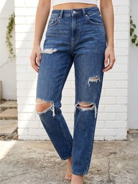 American Eagle High‑Rise Mom Jeans – Size 6 | Distressed Denim | Y2K Revival